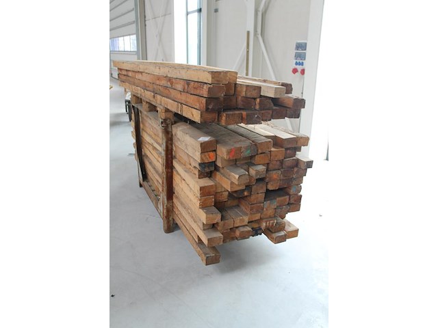 Balkhout in diverse uitvoeringen in bok en op pallet. lengte ca. 2 - 2,5 meter. - afbeelding 2 van  4