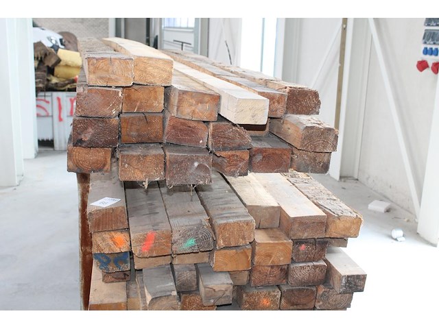 Balkhout in diverse uitvoeringen in bok en op pallet. lengte ca. 2 - 2,5 meter. - afbeelding 3 van  4