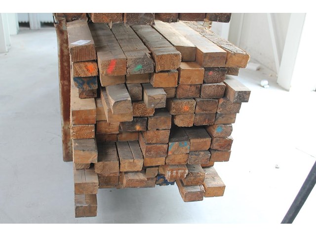 Balkhout in diverse uitvoeringen in bok en op pallet. lengte ca. 2 - 2,5 meter. - afbeelding 4 van  4