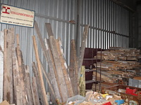 Balkhout tegen wand in en stelling. let op: exclusief stelling.