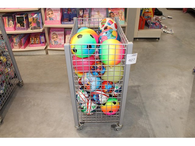 Ballen in verrijdbare winkelmand, inclusief mand. - afbeelding 1 van  2