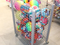 Ballen in verrijdbare winkelmand, inclusief mand. - afbeelding 2 van  2