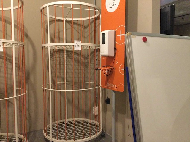 Ballenrek en hygiëne station - afbeelding 1 van  2