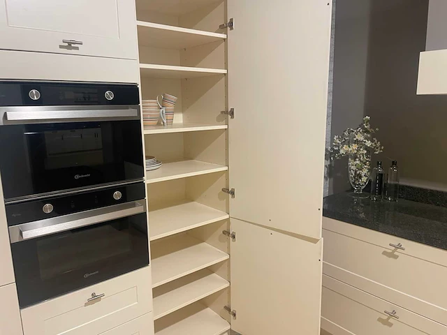 Ballerina - showroomkeuken met apparatuur - afbeelding 20 van  25