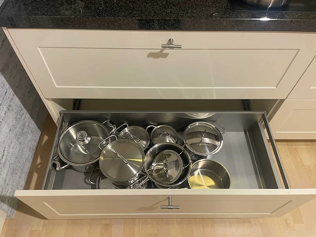 Ballerina - showroomkeuken met apparatuur - afbeelding 22 van  25