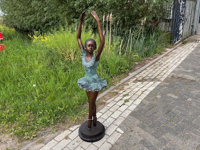 Ballerina 140 cm hoog - afbeelding 1 van  3