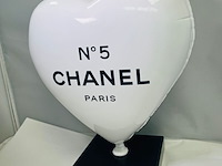 Balloon heart chanel tribute - naor cobra art editie - afbeelding 3 van  5