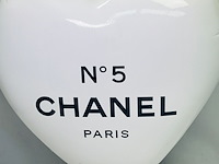 Balloon heart chanel tribute - naor cobra art editie - afbeelding 5 van  5