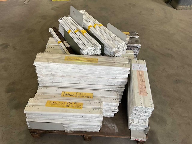 Bally partij ladegeleiders - afbeelding 1 van  5