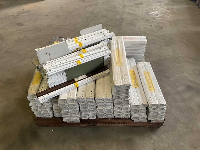 Bally partij ladegeleiders - afbeelding 2 van  5