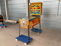 Bally strikes and spares flipperkast - afbeelding 1 van  7