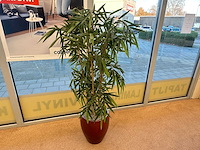Bamboe kunstplant in stenen pot - afbeelding 1 van  2