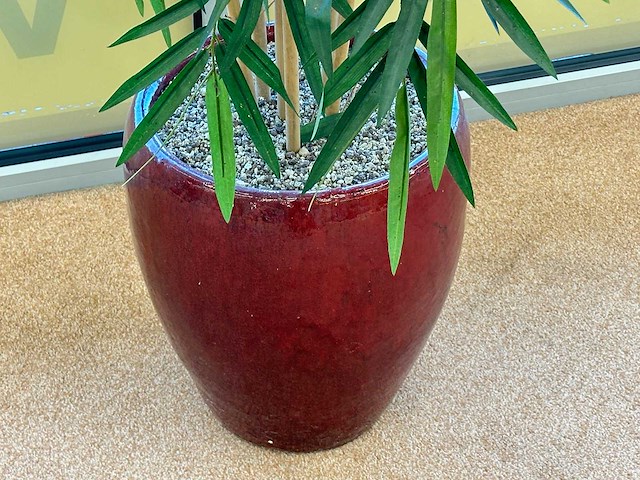 Bamboe kunstplant in stenen pot - afbeelding 2 van  2