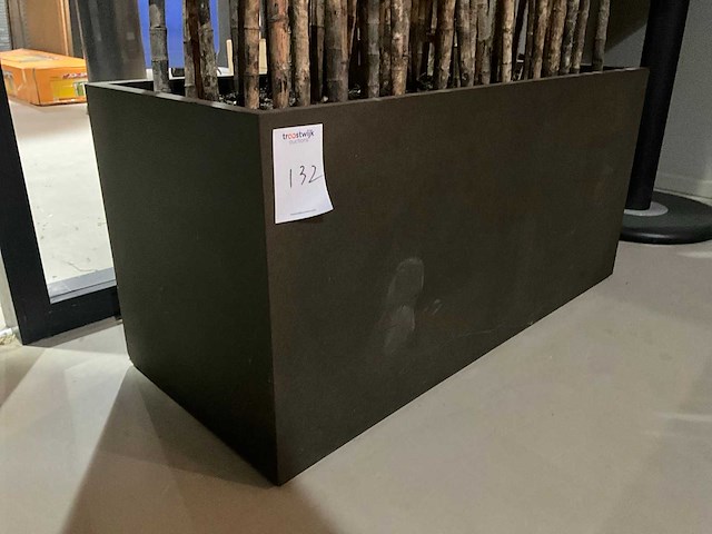 Bamboe stokken in verrijdbare presentatie bak - afbeelding 4 van  4