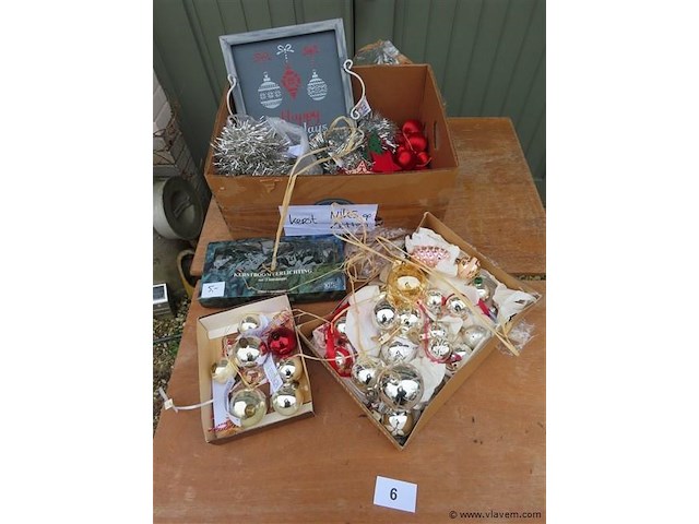 Bananendoos kerstmateriaal - afbeelding 1 van  4