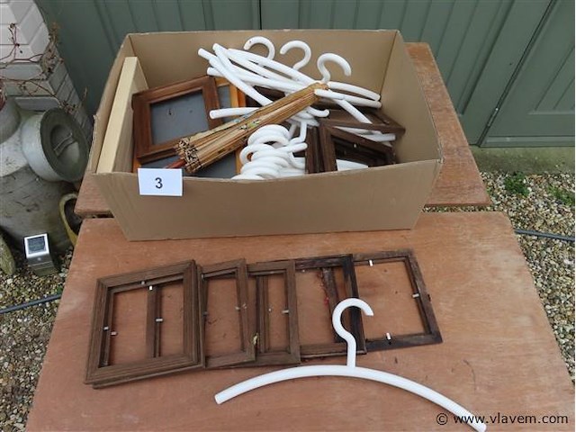 Bananendoos oa kaders en kleerhangers - afbeelding 1 van  3