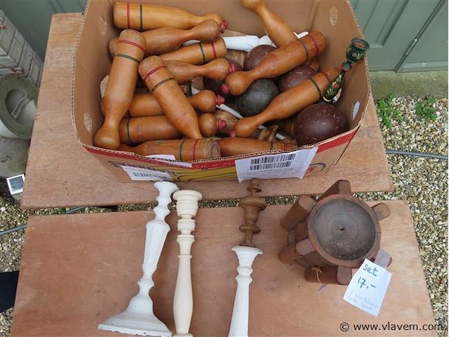 Bananendoos oa. kegels, bollen, kandelaars enz…. - afbeelding 3 van  3