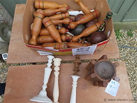 Bananendoos oa. kegels, bollen, kandelaars enz…. - afbeelding 3 van  3