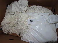 Bananendoos textiel, spreien, tafellinnen enz… - afbeelding 2 van  6