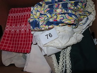 Bananendoos textiel, spreien, tafellinnen enz… - afbeelding 4 van  6