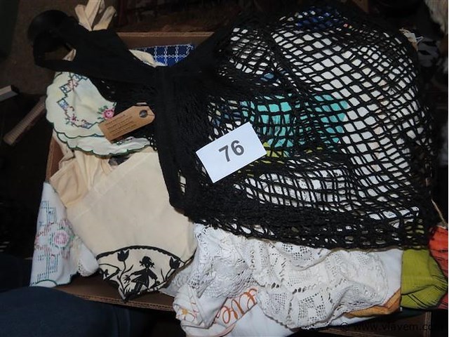 Bananendoos textiel, spreien, tafellinnen enz… - afbeelding 6 van  6