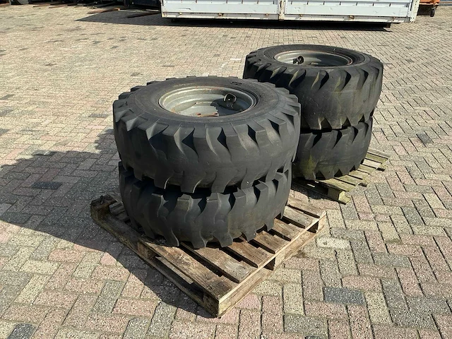Band en velgenset wiellader - afbeelding 1 van  10