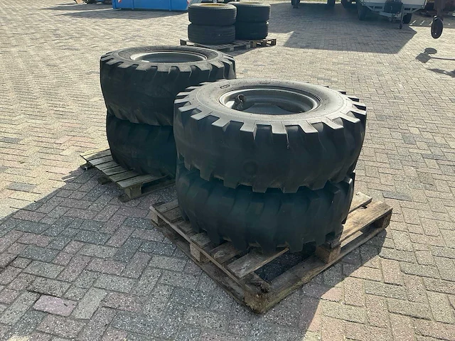 Band en velgenset wiellader - afbeelding 8 van  10