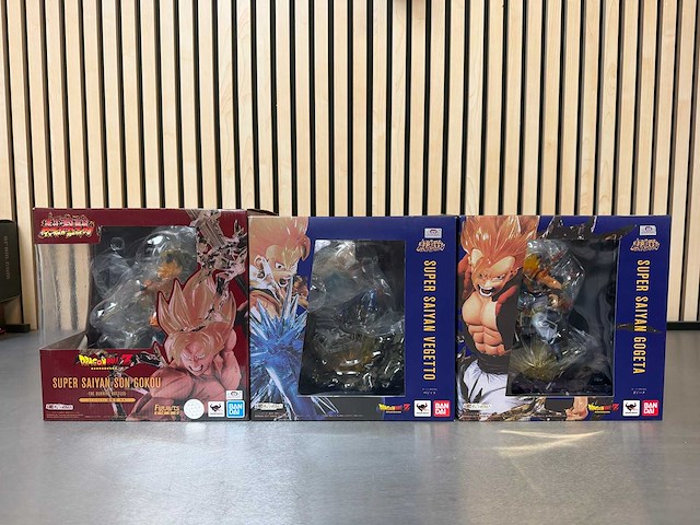 Bandai / tamashii nations - dragon ball z figuarts zero super saiyan collectiefiguren (3x) - afbeelding 1 van  12