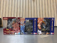 Bandai / tamashii nations - dragon ball z figuarts zero super saiyan collectiefiguren (3x) - afbeelding 1 van  12