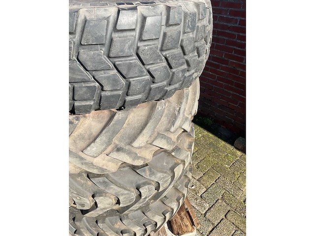 Banden 12.5 r20 (4x) - afbeelding 3 van  3