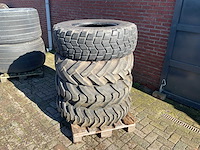 Banden 12.5 r20 (4x) - afbeelding 1 van  2