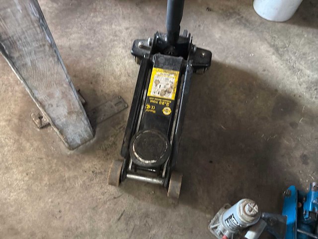 Banden balanceerapparaat en banden wisselapparaat met compressor - afbeelding 2 van  20