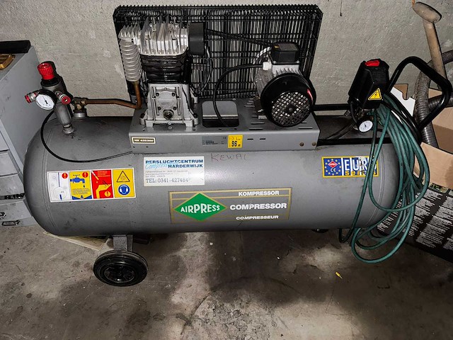 Banden balanceerapparaat en banden wisselapparaat met compressor - afbeelding 10 van  20