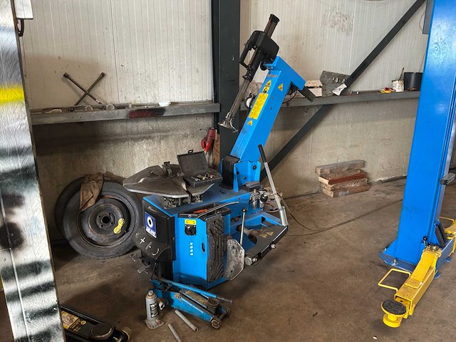 Banden balanceerapparaat en banden wisselapparaat met compressor - afbeelding 12 van  20