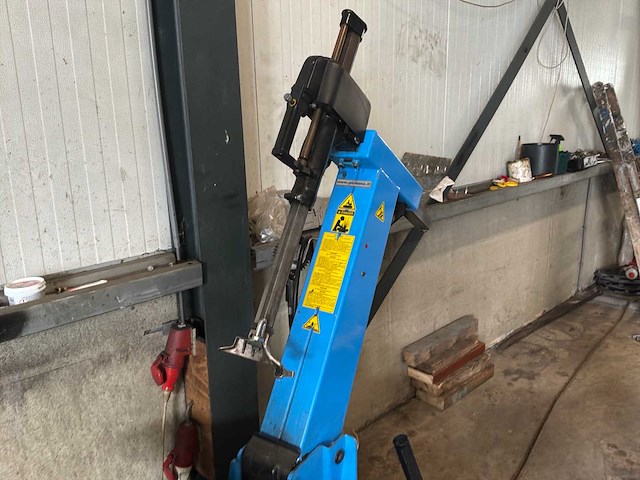 Banden balanceerapparaat en banden wisselapparaat met compressor - afbeelding 15 van  20