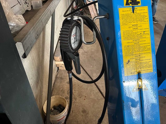 Banden balanceerapparaat en banden wisselapparaat met compressor - afbeelding 16 van  20