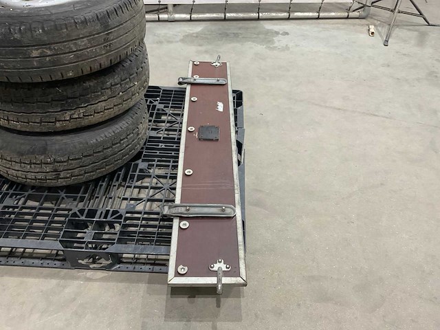 Banden en aanhanger klep - afbeelding 4 van  8