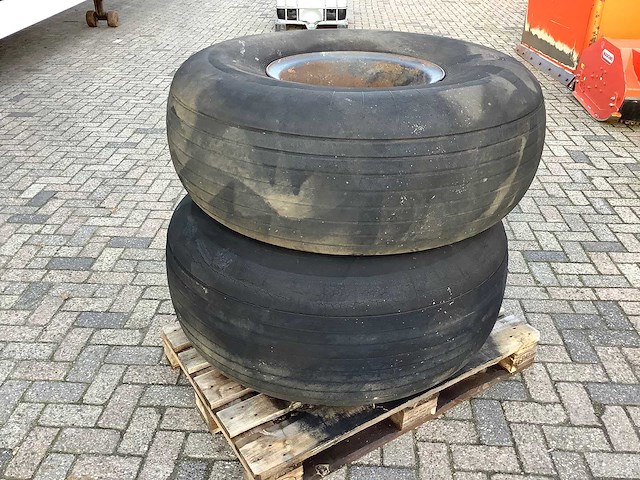 Banden met velg (2x) - afbeelding 1 van  3