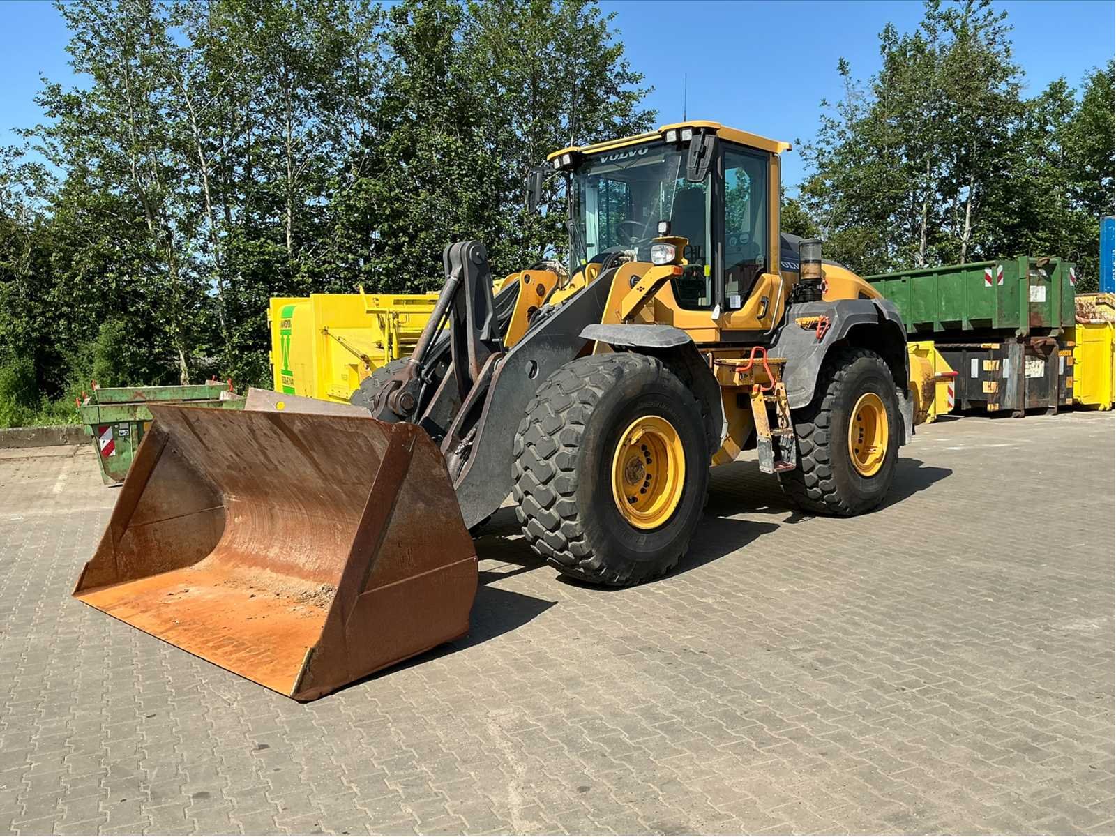 Bandengraafmachines, shovels, vuilniswagens, afvalcontainers en uitrustingstukken