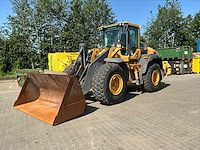 Bandengraafmachines, shovels, vuilniswagens, afvalcontainers en uitrustingstukken