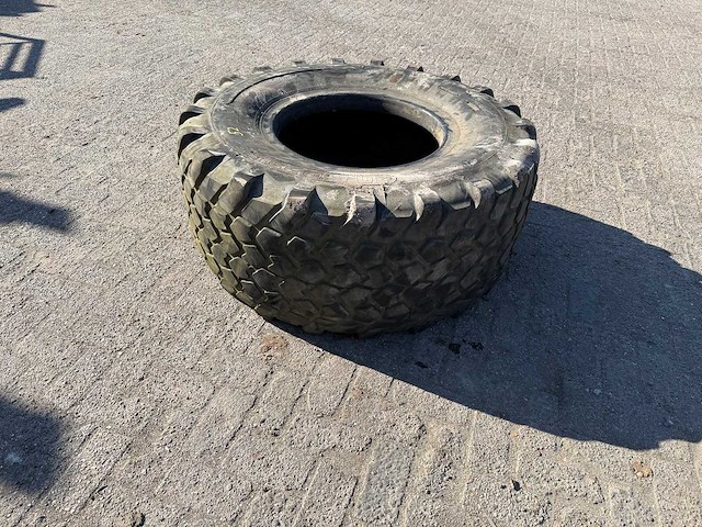 Bandenmarkt - band 20.5r22.5 - afbeelding 1 van  10