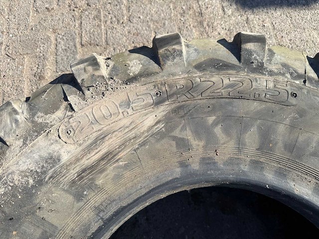 Bandenmarkt - band 20.5r22.5 - afbeelding 5 van  10