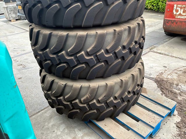 Bandenmarkt band met velg (4x) - afbeelding 1 van  1