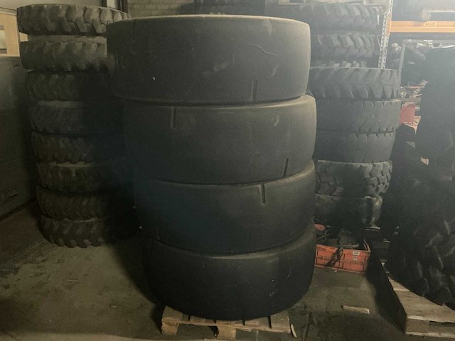 Bandenset 445/80r25 - afbeelding 3 van  10