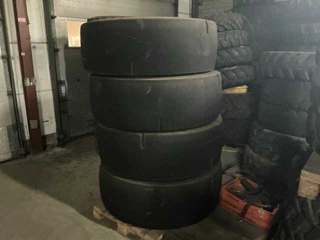 Bandenset 445/80r25 - afbeelding 1 van  10