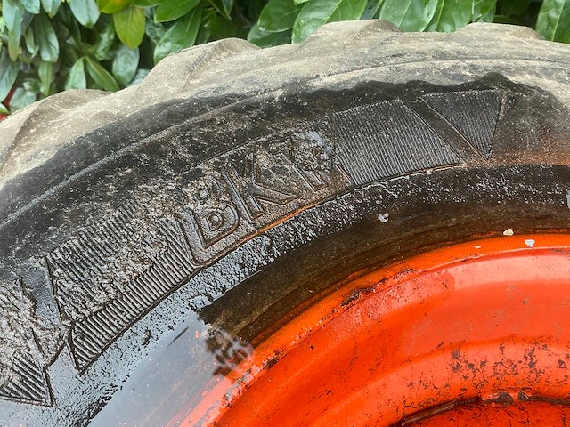 Bandenset graafmachine (2x) bobcat en bkt - afbeelding 14 van  20
