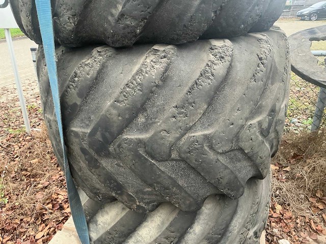 Bandenset voor graafmachine - afbeelding 3 van  5