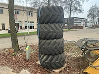 Bandenset voor graafmachine - afbeelding 5 van  5