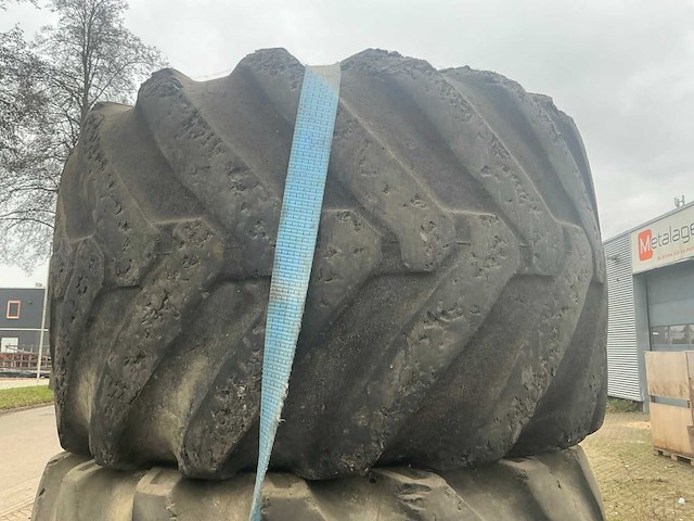 Bandenset voor graafmachine - afbeelding 1 van  5