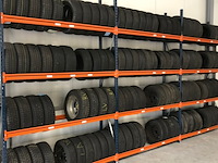 Bandenstelling ±5,7m lang, 0,5m diep mecalux, gedemonteerd - afbeelding 1 van  2
